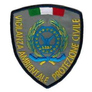 Scudetto ricamato AEOP Vigilanza Ambientale – Protezione Civile fondo grigio