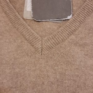 Maglione classico scollo a V in misto lana e cachemire