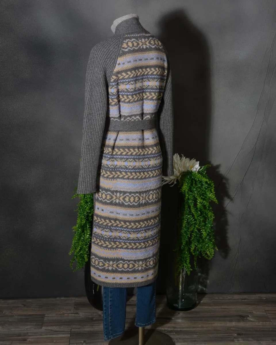 Cappotto in maglia con cintura e schiena decorazione Jacquard Roberto Collina D19041 colore GRIGIO D1919 - immagine 9